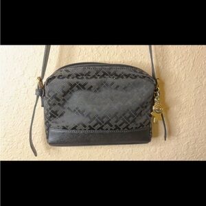 Black Tommy Hilfiger purse